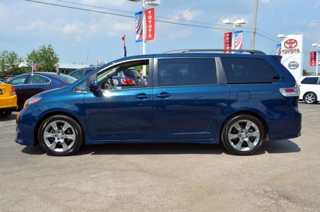 2011 Toyota Sienna LE 4X4 Leather DVD Sunroof