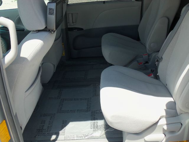 2011 Toyota Sienna 4dr Wgn Auto Grand Touring