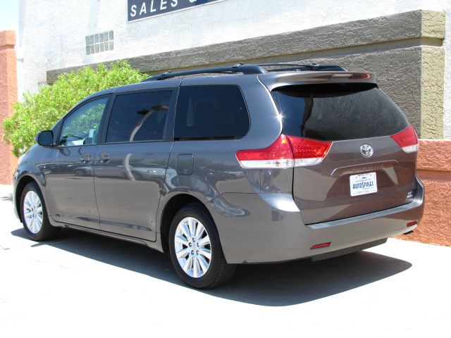 2011 Toyota Sienna S Sport PLUS