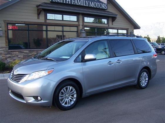 2011 Toyota Sienna Super Clean SHOW ROOM