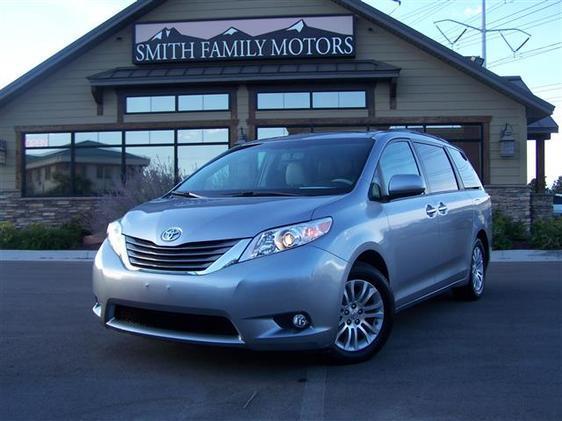 2011 Toyota Sienna Super Clean SHOW ROOM