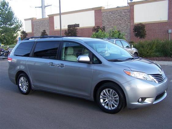 2011 Toyota Sienna Super Clean SHOW ROOM