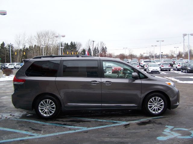 2011 Toyota Sienna Limited Awd/touring AWD