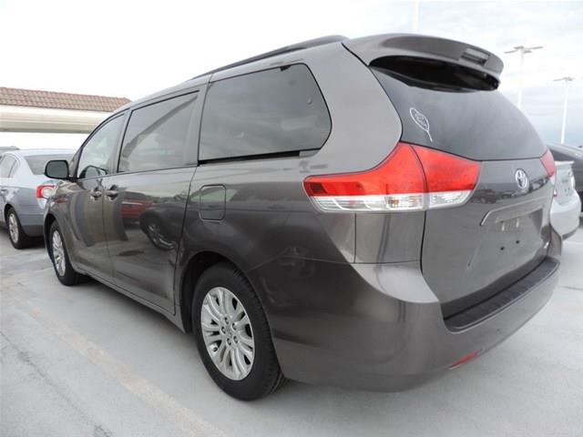 2011 Toyota Sienna Sport-xlt