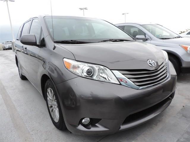 2011 Toyota Sienna Sport-xlt