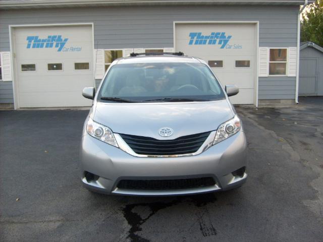 2011 Toyota Sienna SLE --z71 Pkg