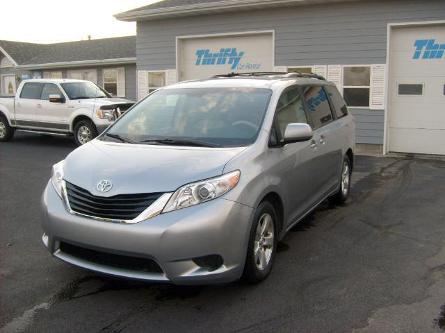 2011 Toyota Sienna SLE --z71 Pkg