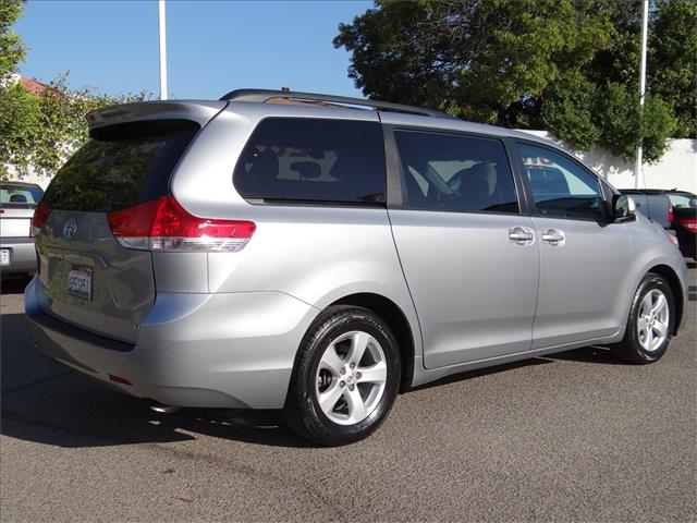 2011 Toyota Sienna SLE --z71 Pkg