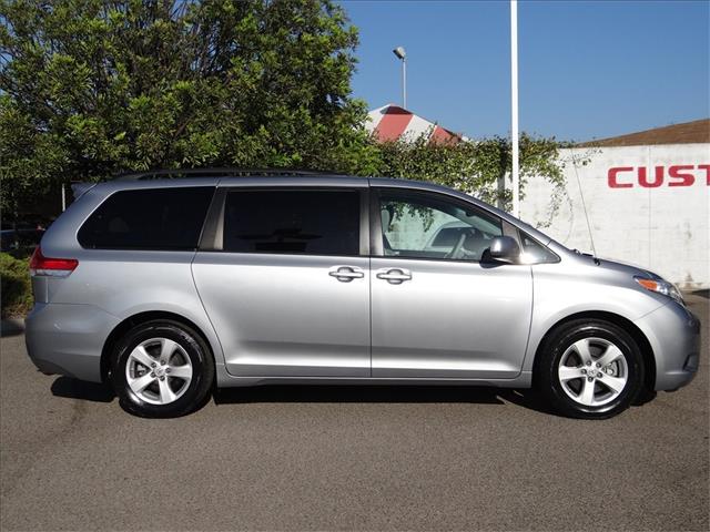 2011 Toyota Sienna SLE --z71 Pkg