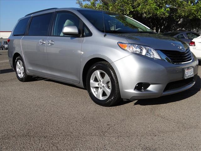 2011 Toyota Sienna SLE --z71 Pkg