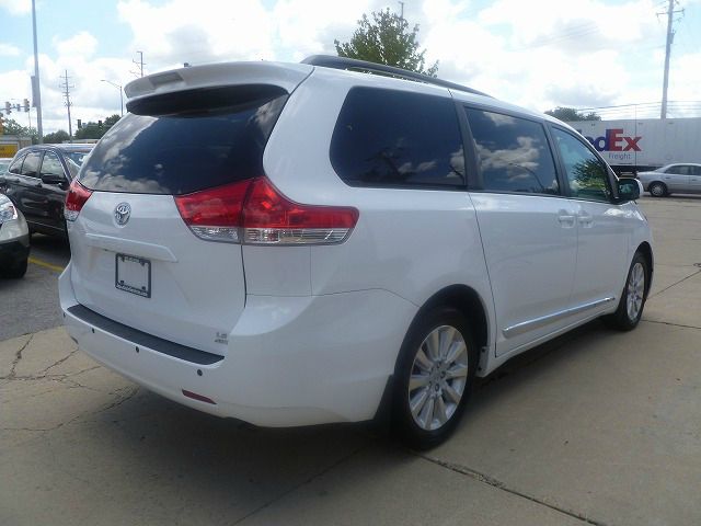 2011 Toyota Sienna S Sport PLUS