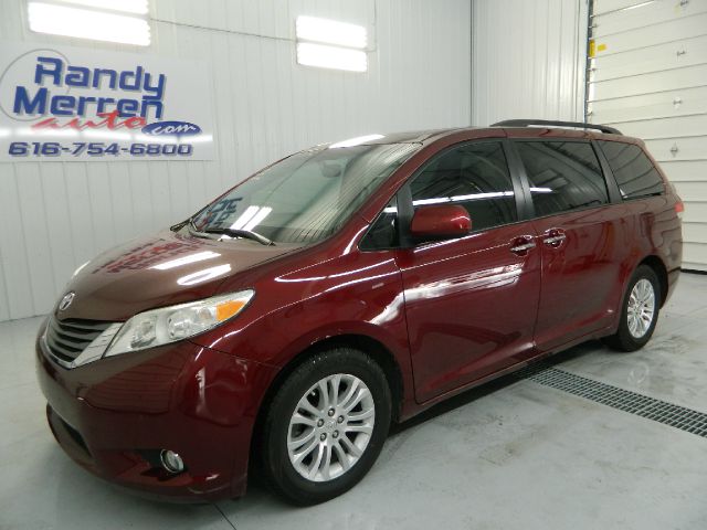 2011 Toyota Sienna Super Clean SHOW ROOM