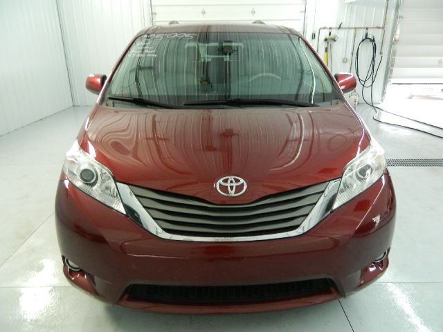 2011 Toyota Sienna Super Clean SHOW ROOM