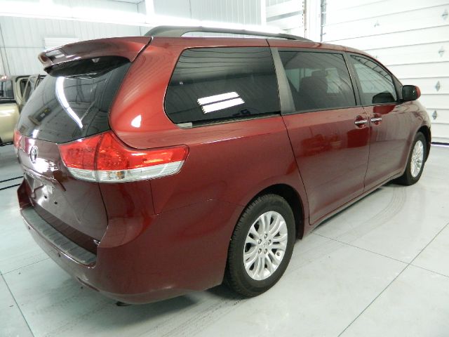 2011 Toyota Sienna Super Clean SHOW ROOM