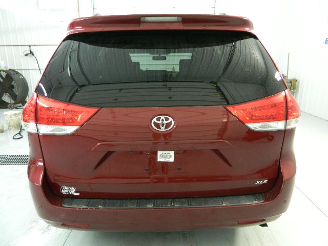 2011 Toyota Sienna Super Clean SHOW ROOM