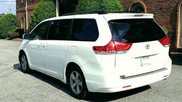 2011 Toyota Sienna 4dr Wgn Auto Grand Touring