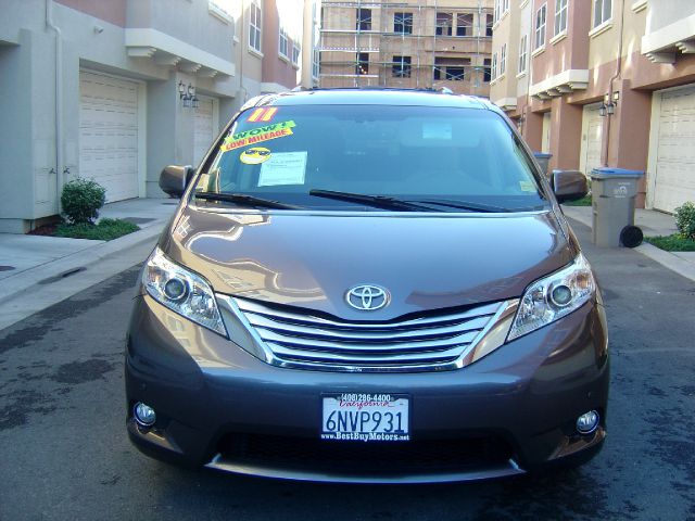 2011 Toyota Sienna S Sport PLUS