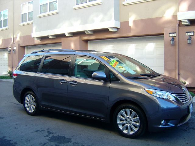 2011 Toyota Sienna S Sport PLUS