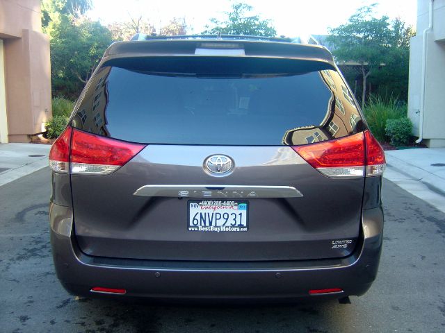 2011 Toyota Sienna S Sport PLUS