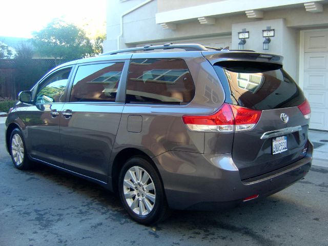 2011 Toyota Sienna S Sport PLUS