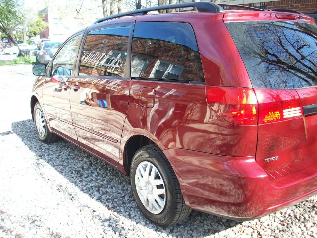 2011 Toyota Sienna LE 1.8