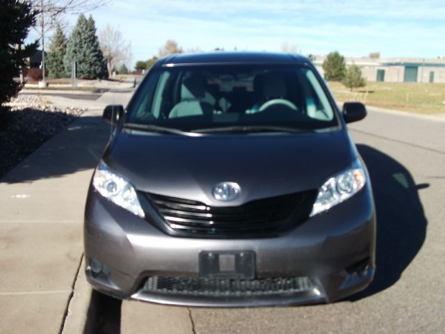 2011 Toyota Sienna C300 Sport