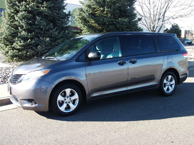 2011 Toyota Sienna C300 Sport