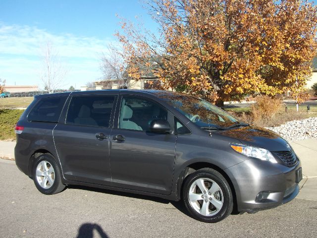 2011 Toyota Sienna C300 Sport