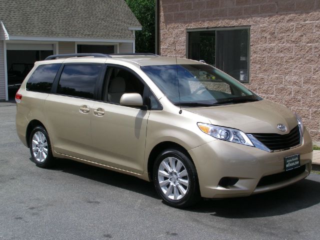 2011 Toyota Sienna S Sport PLUS