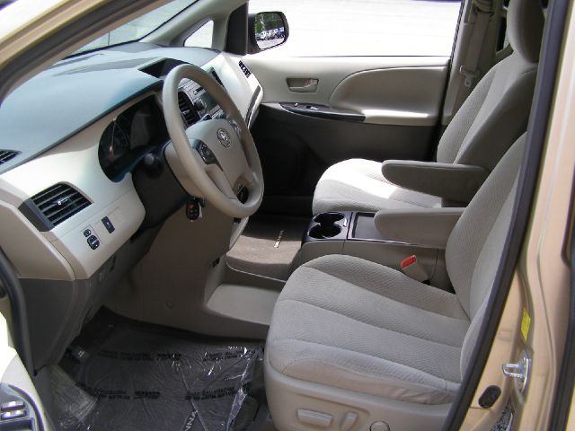 2011 Toyota Sienna S Sport PLUS