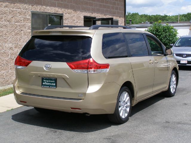 2011 Toyota Sienna S Sport PLUS