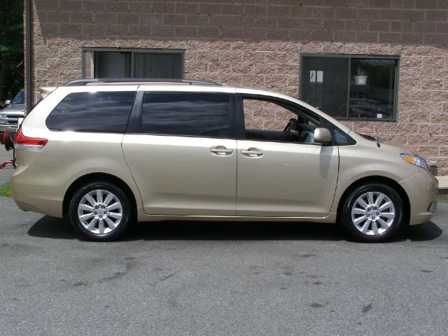 2011 Toyota Sienna S Sport PLUS