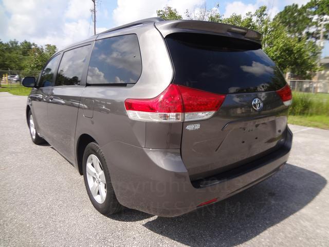 2011 Toyota Sienna X