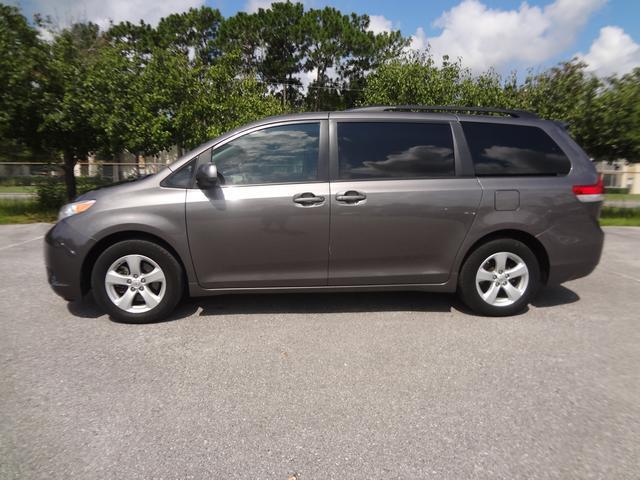 2011 Toyota Sienna X