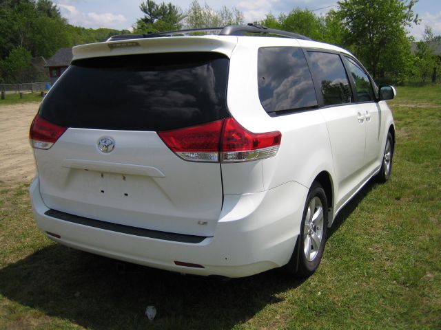 2011 Toyota Sienna 4dr Wgn Auto Grand Touring