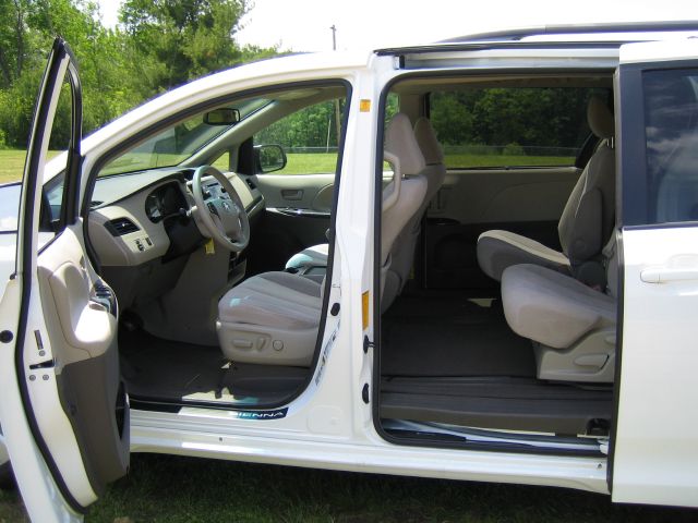 2011 Toyota Sienna 4dr Wgn Auto Grand Touring