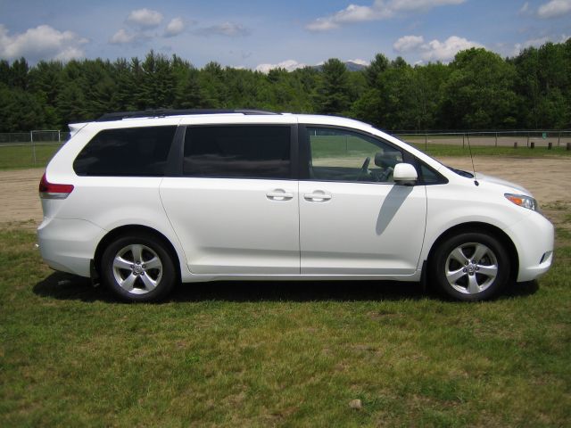 2011 Toyota Sienna 4dr Wgn Auto Grand Touring