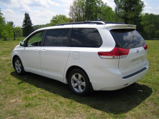 2011 Toyota Sienna 4dr Wgn Auto Grand Touring