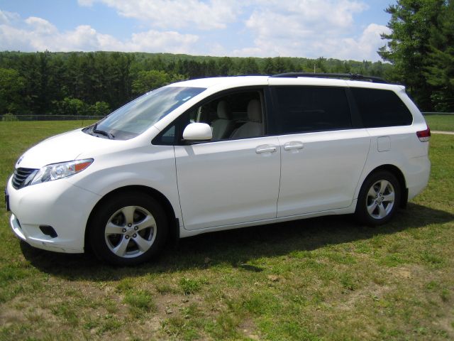 2011 Toyota Sienna 4dr Wgn Auto Grand Touring