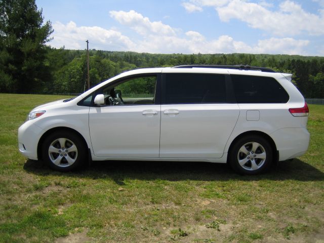 2011 Toyota Sienna 4dr Wgn Auto Grand Touring