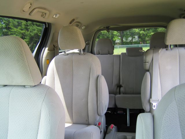 2011 Toyota Sienna 4dr Wgn Auto Grand Touring