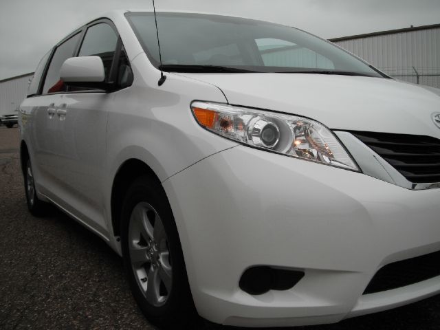 2012 Toyota Sienna Avalanche Z-71 4x4