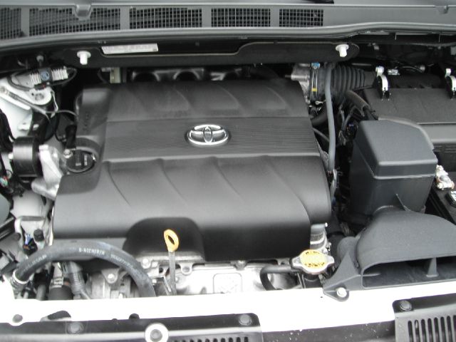 2012 Toyota Sienna Avalanche Z-71 4x4