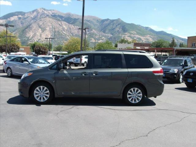 2012 Toyota Sienna SLE --z71 Pkg