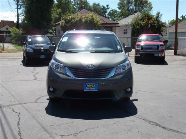 2012 Toyota Sienna SLE --z71 Pkg