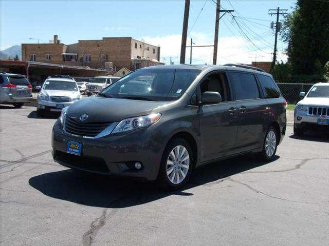 2012 Toyota Sienna SLE --z71 Pkg