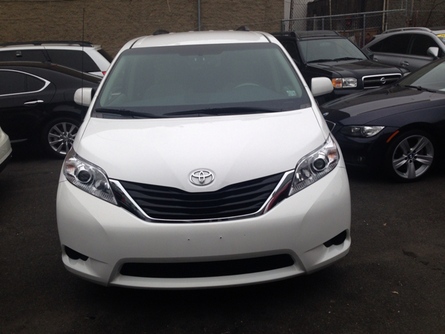 2012 Toyota Sienna Avalanche Z-71 4x4