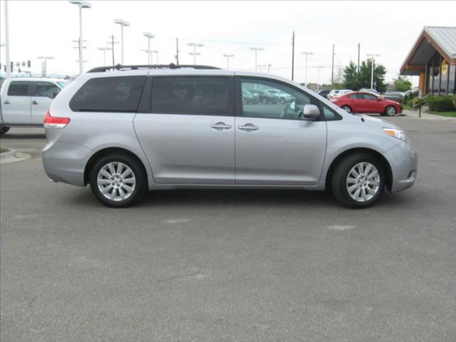 2012 Toyota Sienna SLE --z71 Pkg