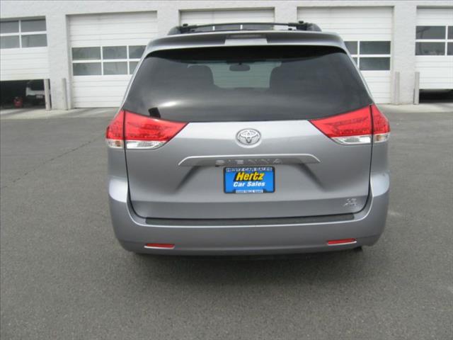 2012 Toyota Sienna SLE --z71 Pkg