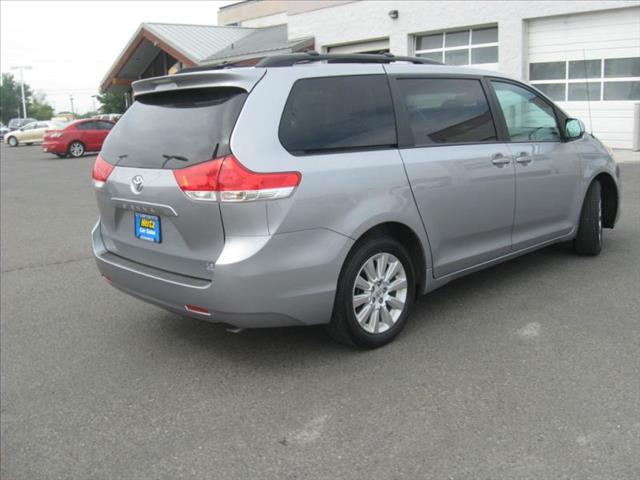 2012 Toyota Sienna SLE --z71 Pkg